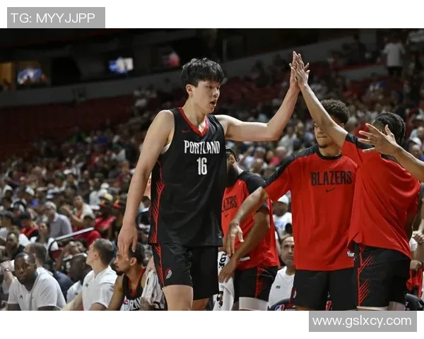 克林根首度担任开拓者先发中锋 杨瀚森替补待命备战首战 克林根首度担任开拓者先发中锋 杨瀚森替补待命备战首战