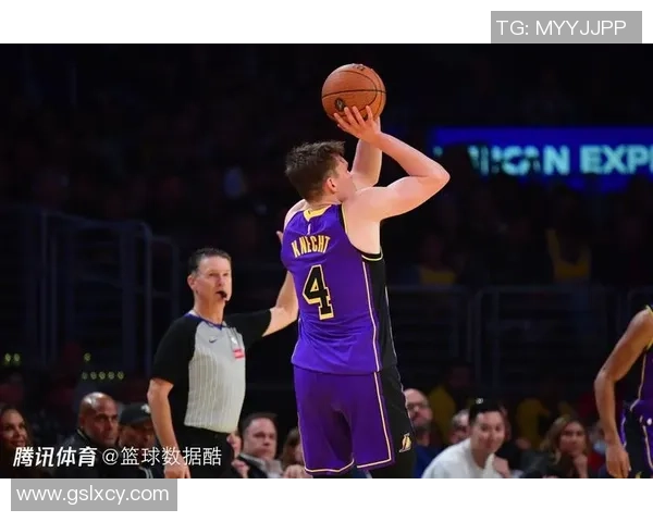 雷迪克:防守转换中未能有效限制对方射手是关键问题 雷迪克:防守转换中未能有效限制对方射手是关键问题