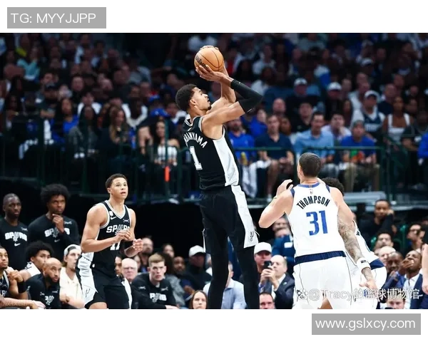 文班亚马钉板大帽拒绝弗拉格对抗上篮 展现超强防守统治力